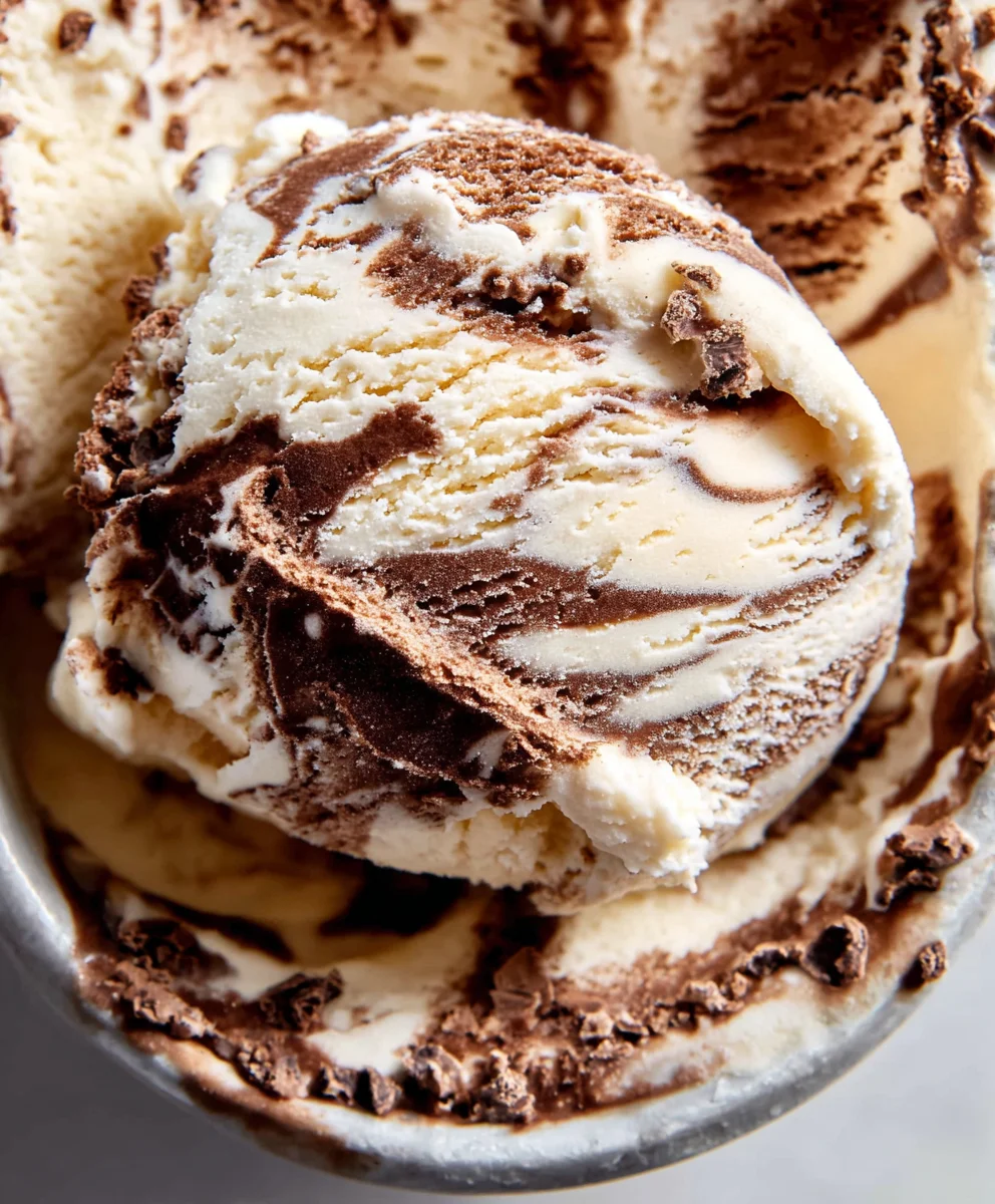 Recette de Glace Décadente Tourbillon Brownie à Déguster